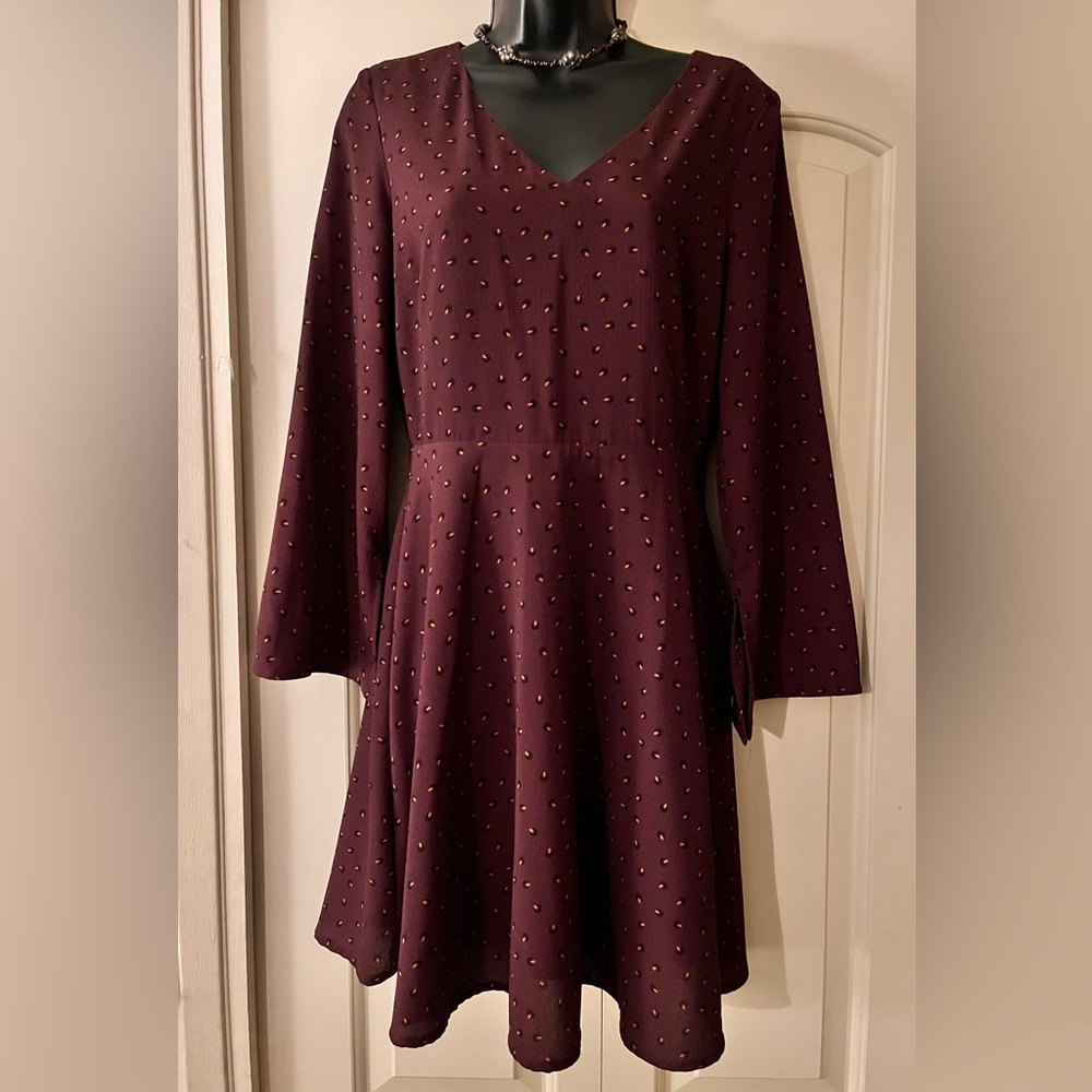 ♥️SALE 4/$20 Elegant Flowing Dress with Gorgeous Sleeves